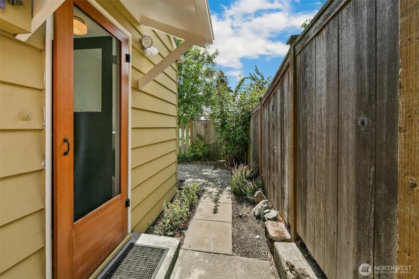 Property photo for 1015 N 40th Street, Seattle photo 11