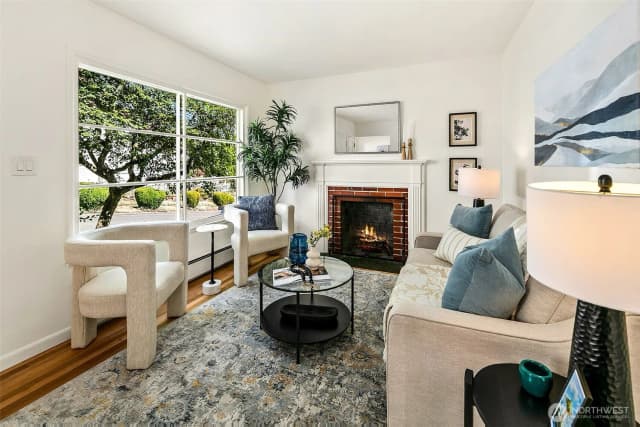 Property photo for 1015 N 40th Street, Seattle photo 3