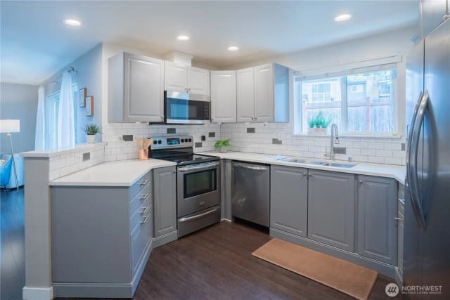 Property photo for 11920 98th Avenue Ne #302, Kirkland photo 4