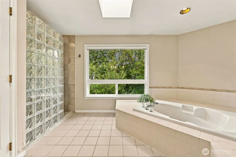 Property photo for 4027 35th Avenue W, Seattle photo 21