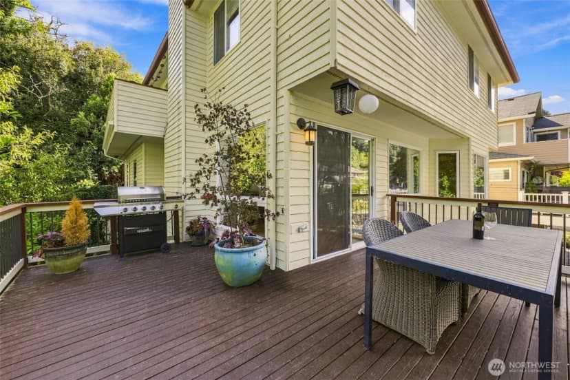 Property photo for 4027 35th Avenue W, Seattle photo 17