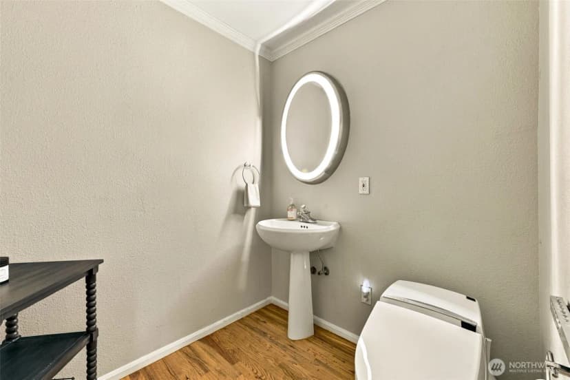 Property photo for 4027 35th Avenue W, Seattle photo 19