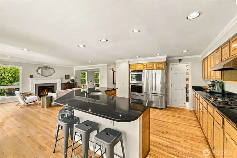 Property photo for 4027 35th Avenue W, Seattle photo 15