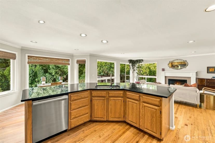 Property photo for 4027 35th Avenue W, Seattle photo 12