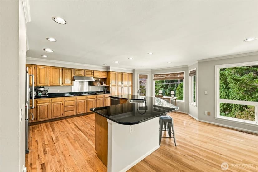 Property photo for 4027 35th Avenue W, Seattle photo 13