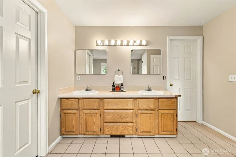 Property photo for 4027 35th Avenue W, Seattle photo 22