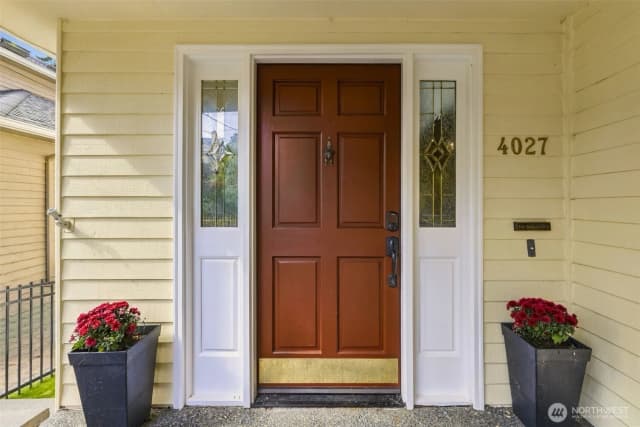 Property photo for 4027 35th Avenue W, Seattle photo 2