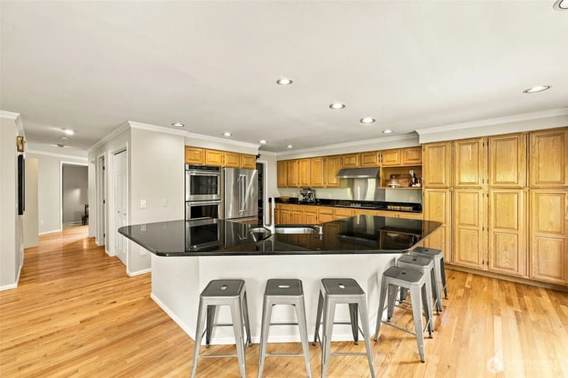 Property photo for 4027 35th Avenue W, Seattle photo 11