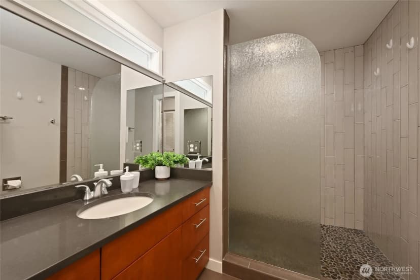Property photo for 5212 W Mercer Place, Mercer Island photo 15