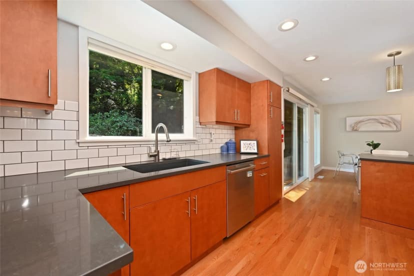 Property photo for 5212 W Mercer Place, Mercer Island photo 12