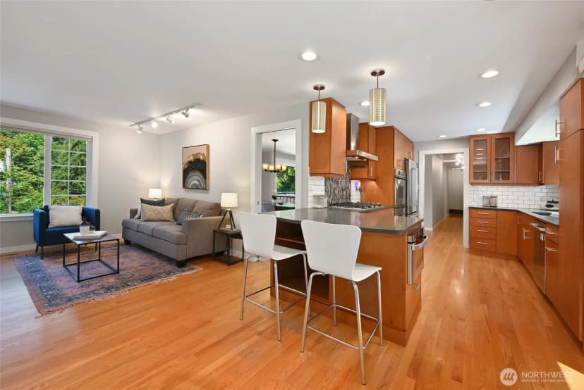Property photo for 5212 W Mercer Place, Mercer Island photo 10