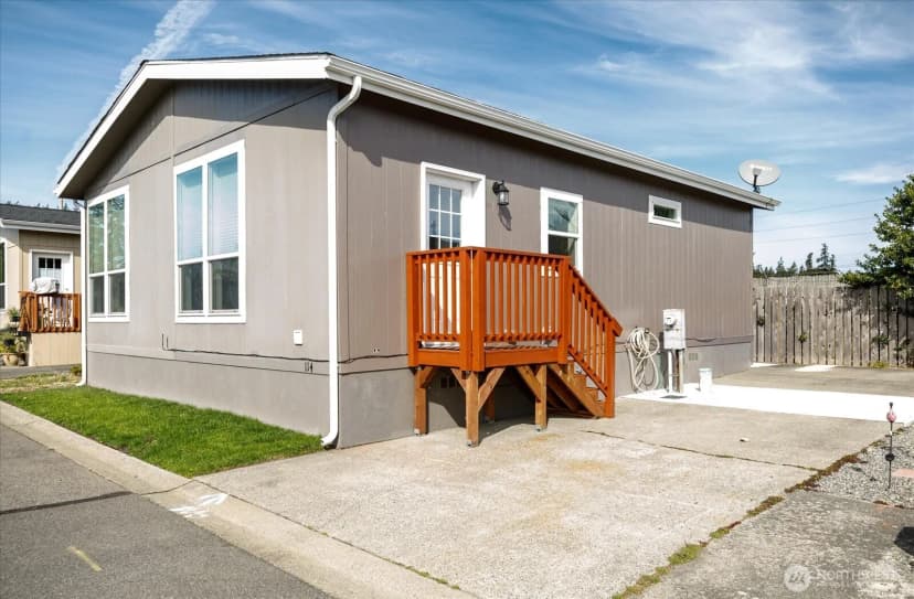 Property photo for 225 Ne Ernst Street #114, Oak Harbor photo 3