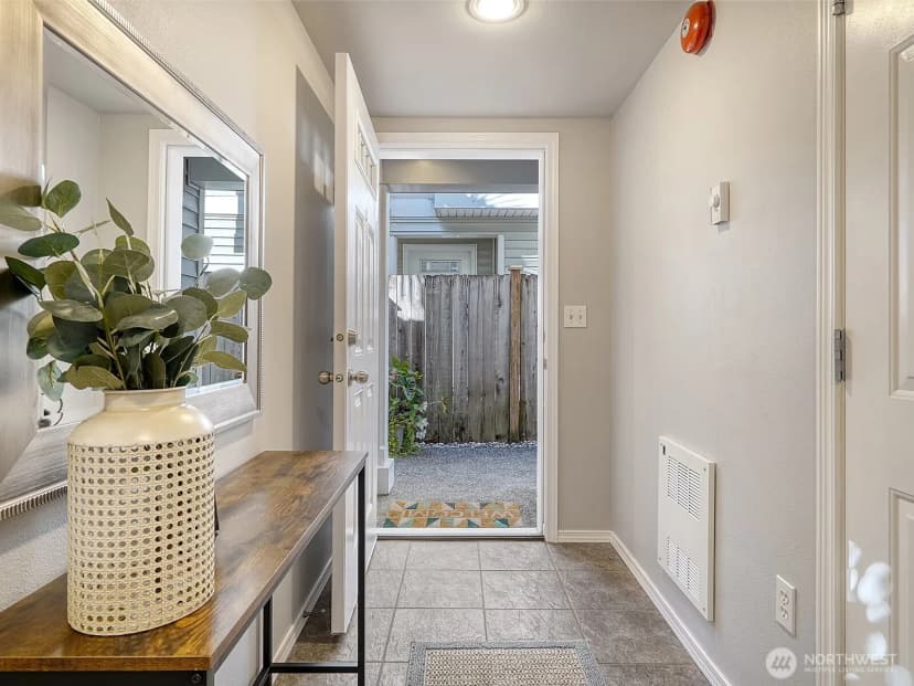 Property photo for 8529 Midvale Avenue N #c, Seattle photo 3