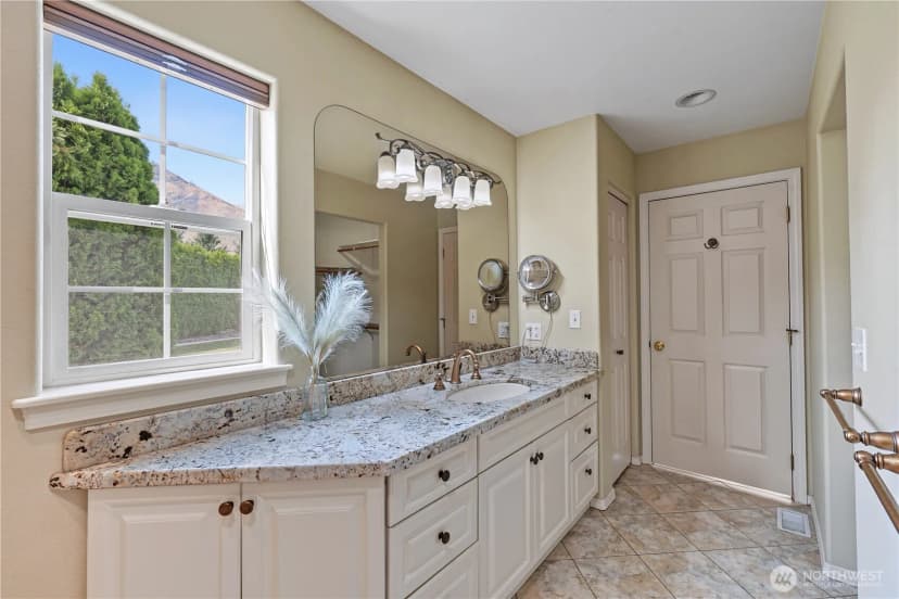 Property photo for 1716 Windsor Court, Wenatchee photo 26