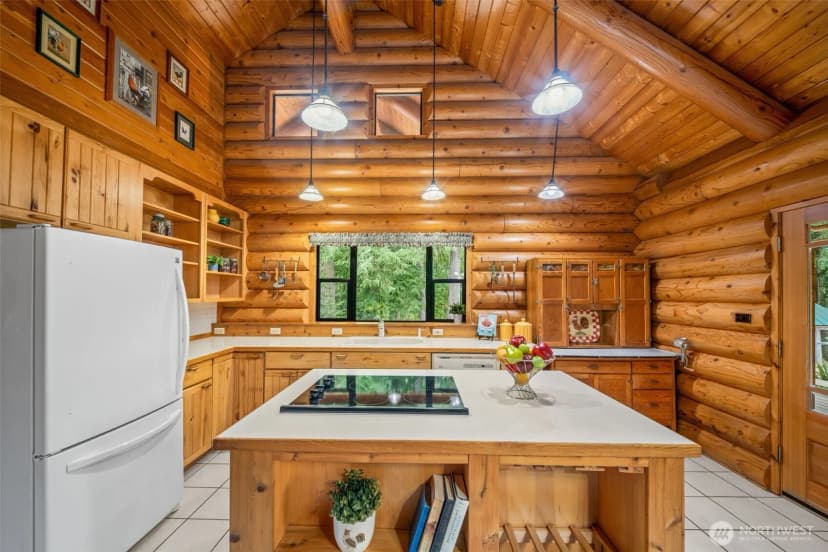 Property photo for 6133 Puget Beach Road Ne, Olympia photo 8