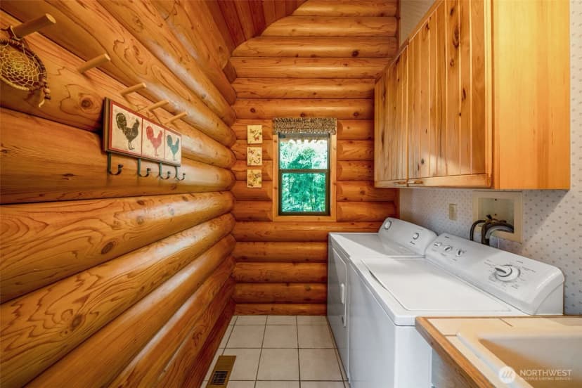 Property photo for 6133 Puget Beach Road Ne, Olympia photo 12