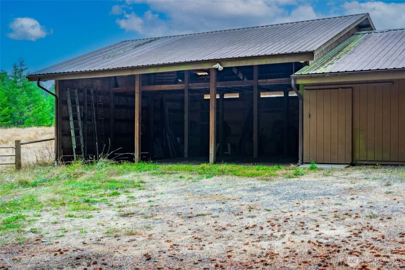 Property photo for 6133 Puget Beach Road Ne, Olympia photo 28