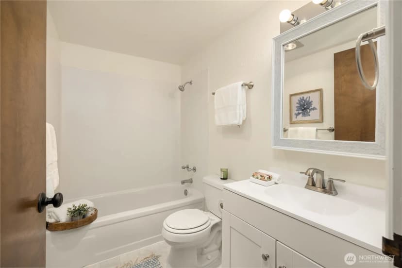 Property photo for 301 22nd Avenue E #1a, Seattle photo 13