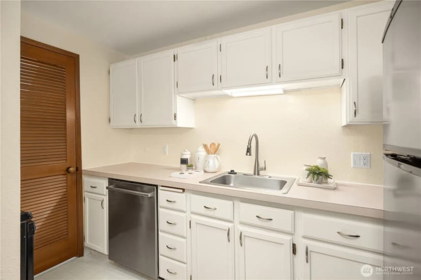 Property photo for 301 22nd Avenue E #1a, Seattle photo 9