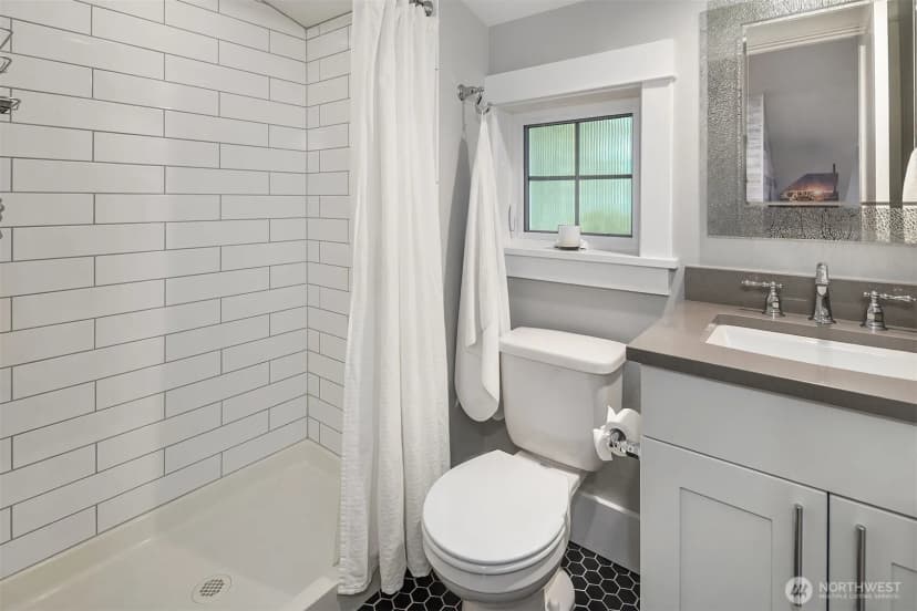 Property photo for 111 Ne 63rd Street, Seattle photo 23