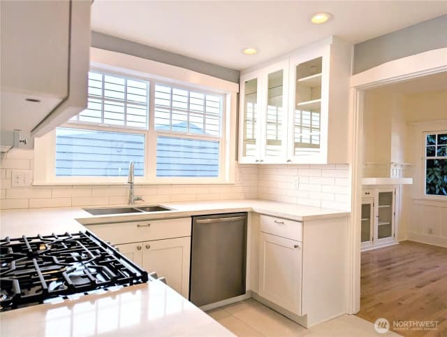 Property photo for 1713 33rd Avenue, Seattle photo 4
