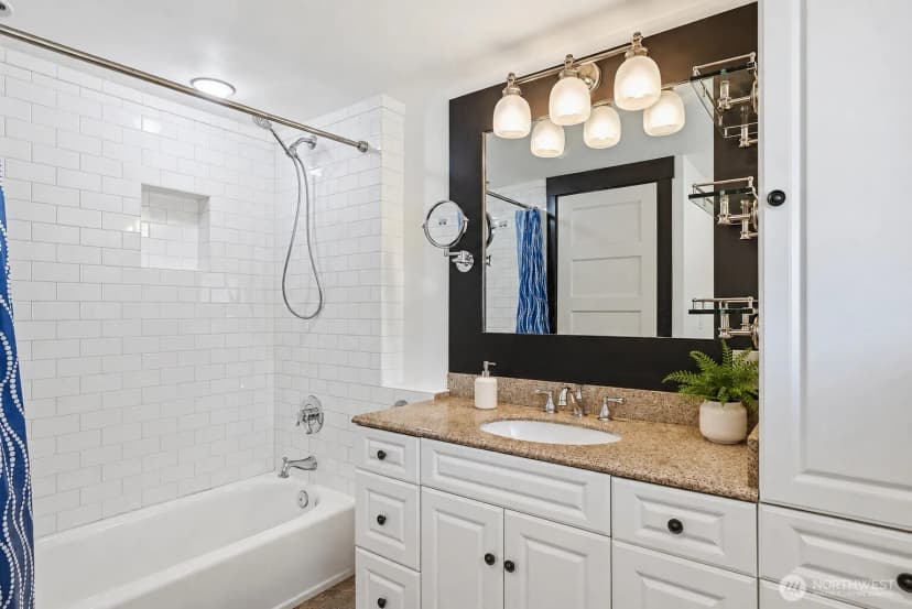 Property photo for 10915 North Park Avenue N, Seattle photo 18