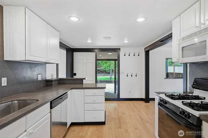 Property photo for 10915 North Park Avenue N, Seattle photo 12