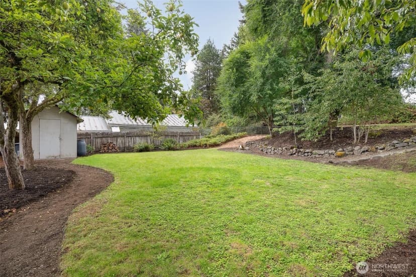 Property photo for 10915 North Park Avenue N, Seattle photo 29