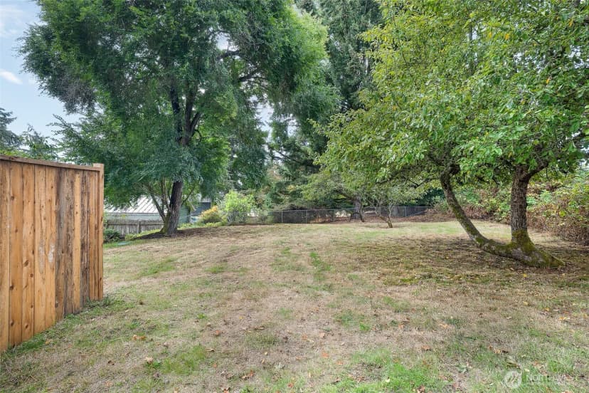 Property photo for 10915 North Park Avenue N, Seattle photo 33
