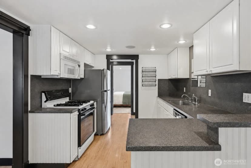 Property photo for 10915 North Park Avenue N, Seattle photo 11