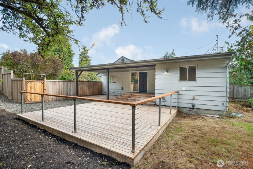Property photo for 10915 North Park Avenue N, Seattle photo 25