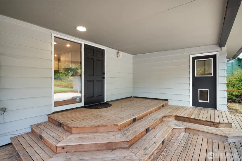 Property photo for 10915 North Park Avenue N, Seattle photo 19