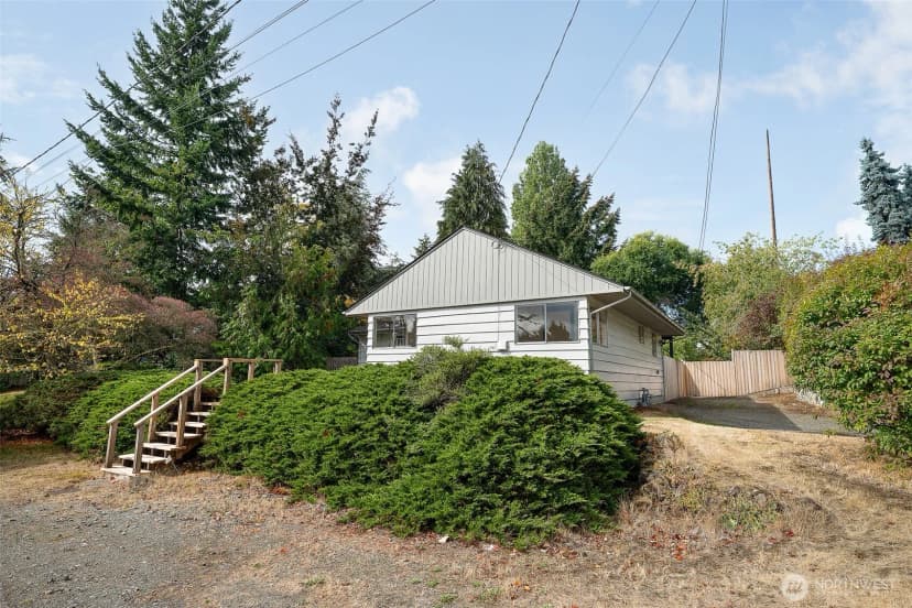 Property photo for 10915 North Park Avenue N, Seattle photo 2