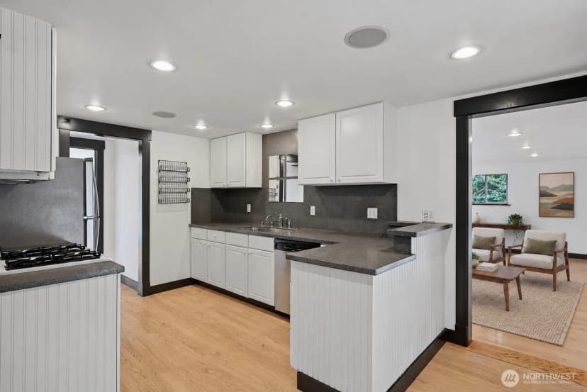 Property photo for 10915 North Park Avenue N, Seattle photo 10