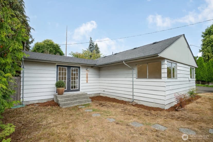 Property photo for 10915 North Park Avenue N, Seattle photo 3