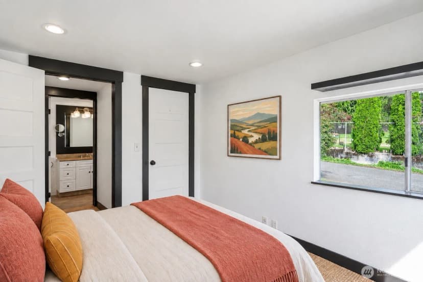 Property photo for 10915 North Park Avenue N, Seattle photo 16