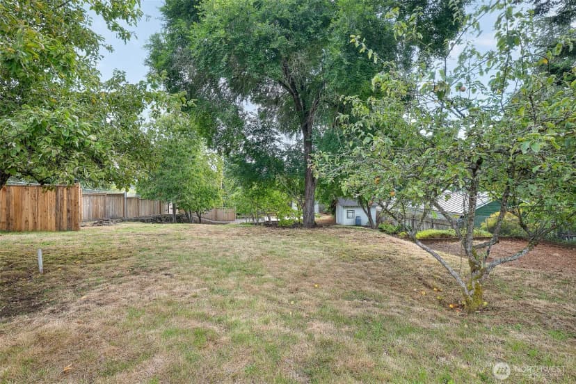 Property photo for 10915 North Park Avenue N, Seattle photo 34