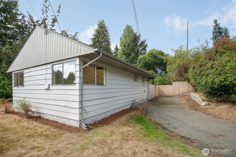 Property photo for 10915 North Park Avenue N, Seattle photo 4