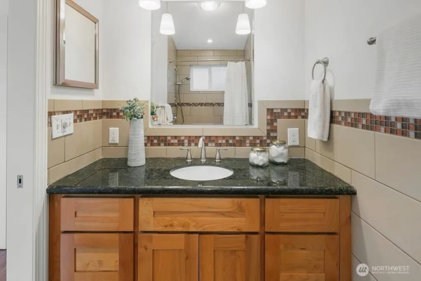 Property photo for 3042 Ne 94th Street, Seattle photo 16