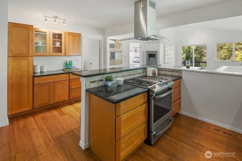 Property photo for 3042 Ne 94th Street, Seattle photo 9