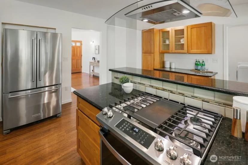 Property photo for 3042 Ne 94th Street, Seattle photo 7