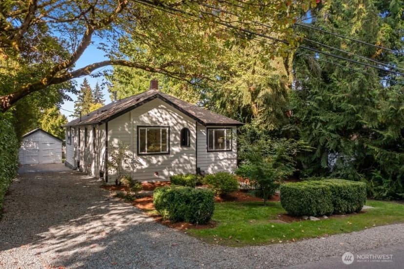 Property photo for 3042 Ne 94th Street, Seattle photo 2