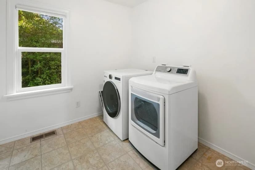 Property photo for 3042 Ne 94th Street, Seattle photo 25