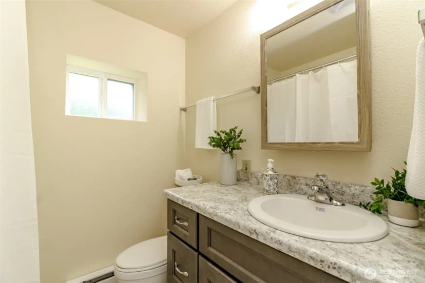 Property photo for 105 S 70th Street, Tacoma photo 8