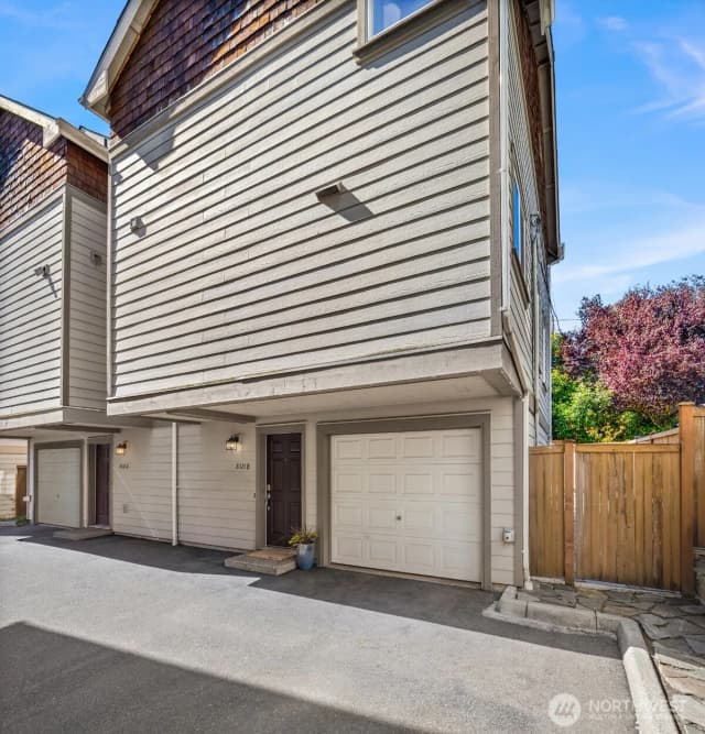 Property photo for 8521 Interlake Avenue N #b, Seattle photo 2