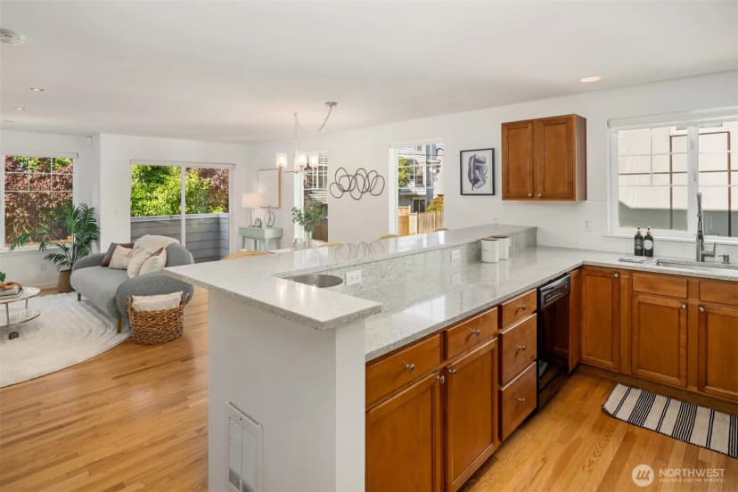 Property photo for 8521 Interlake Avenue N #b, Seattle photo 13