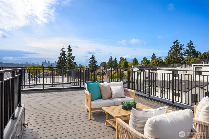 Property photo for 4413 2nd Avenue Ne, Seattle photo 17