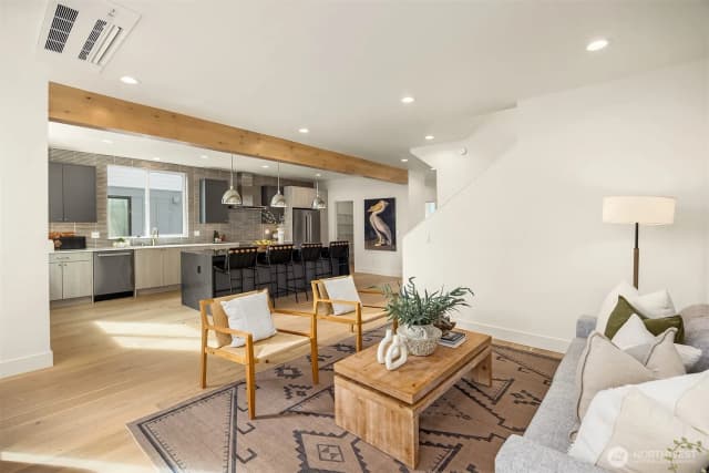 Property photo for 4413 2nd Avenue Ne, Seattle photo 5
