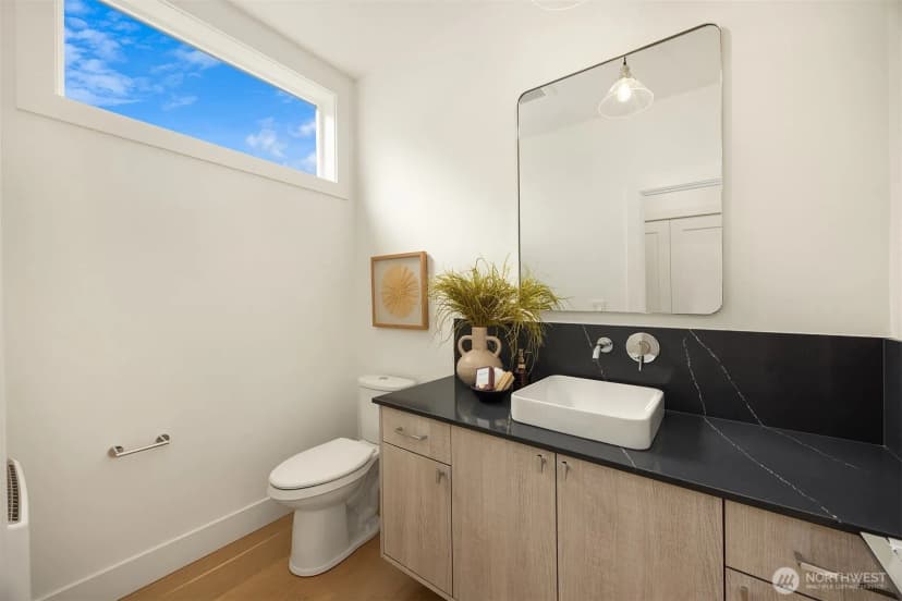Property photo for 4413 2nd Avenue Ne, Seattle photo 7