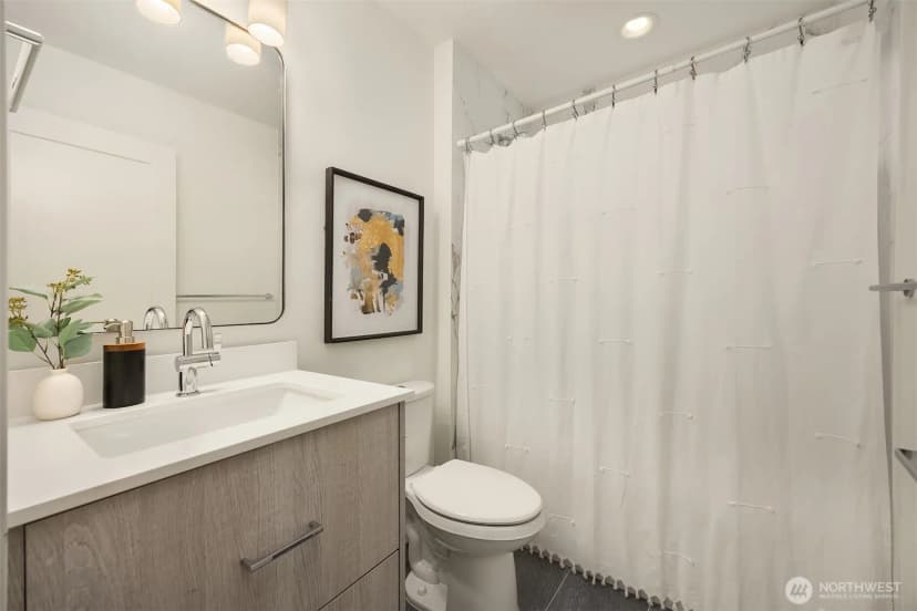 Property photo for 4413 2nd Avenue Ne, Seattle photo 15